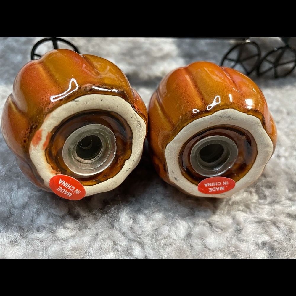 Salt & Pepper Pumpkin Wagons 2pc View 4